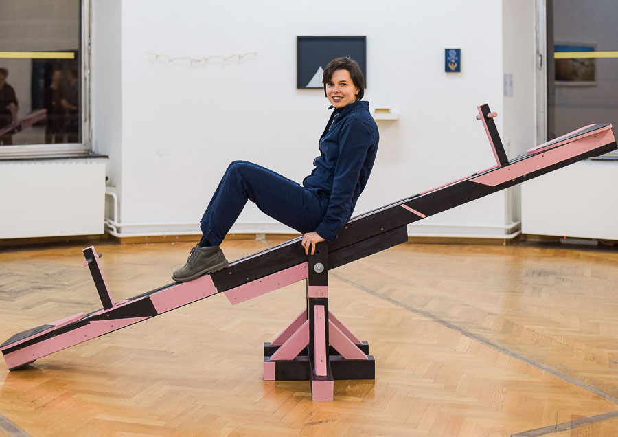 natalia gurova - the seesaw - kunst vor den markt - das weisse haus - vienna - 2019